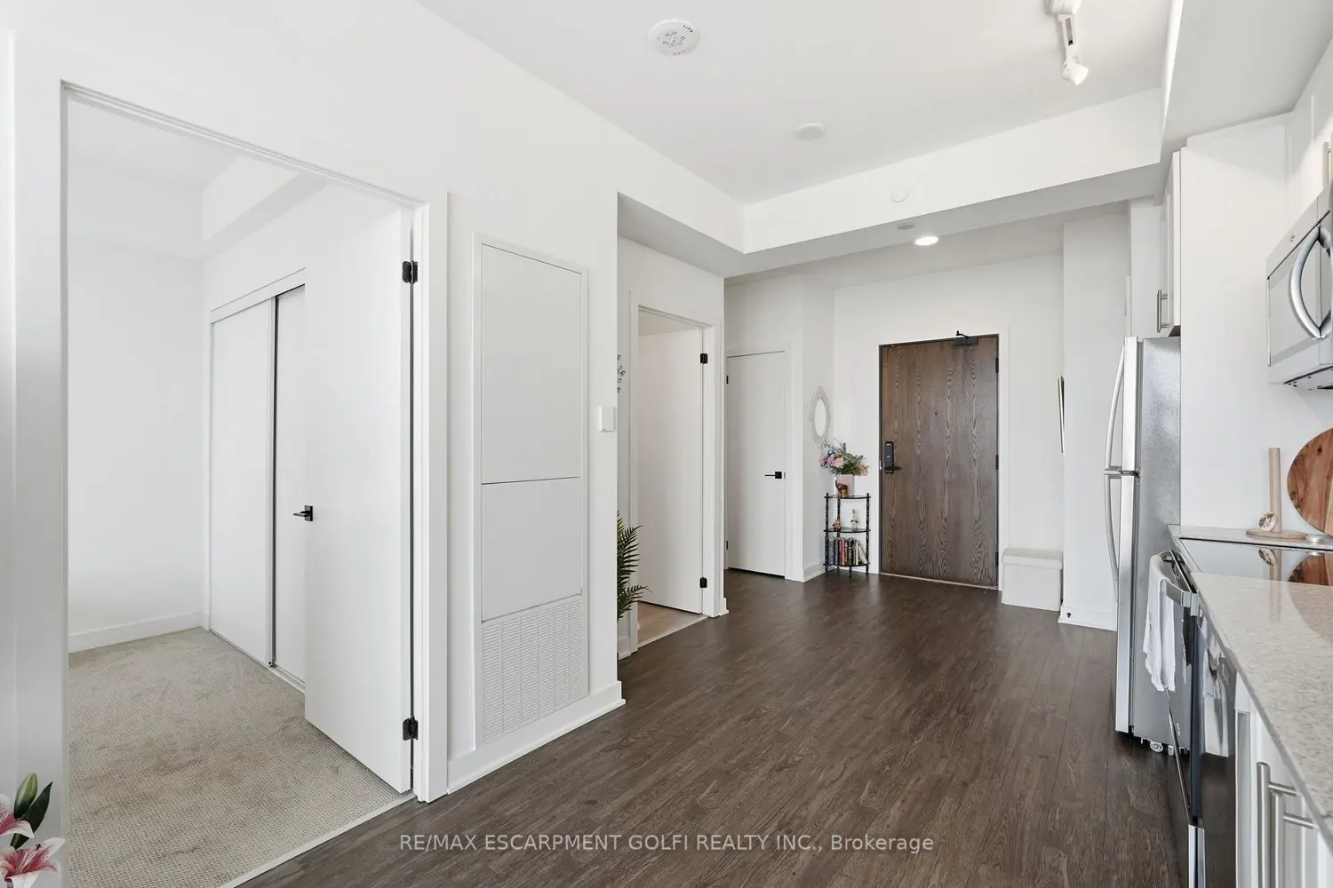 Additional image 10 of 2782 Barton Street 513