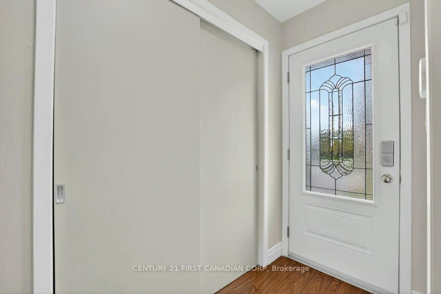 108 Lawrence Avenue photo 4