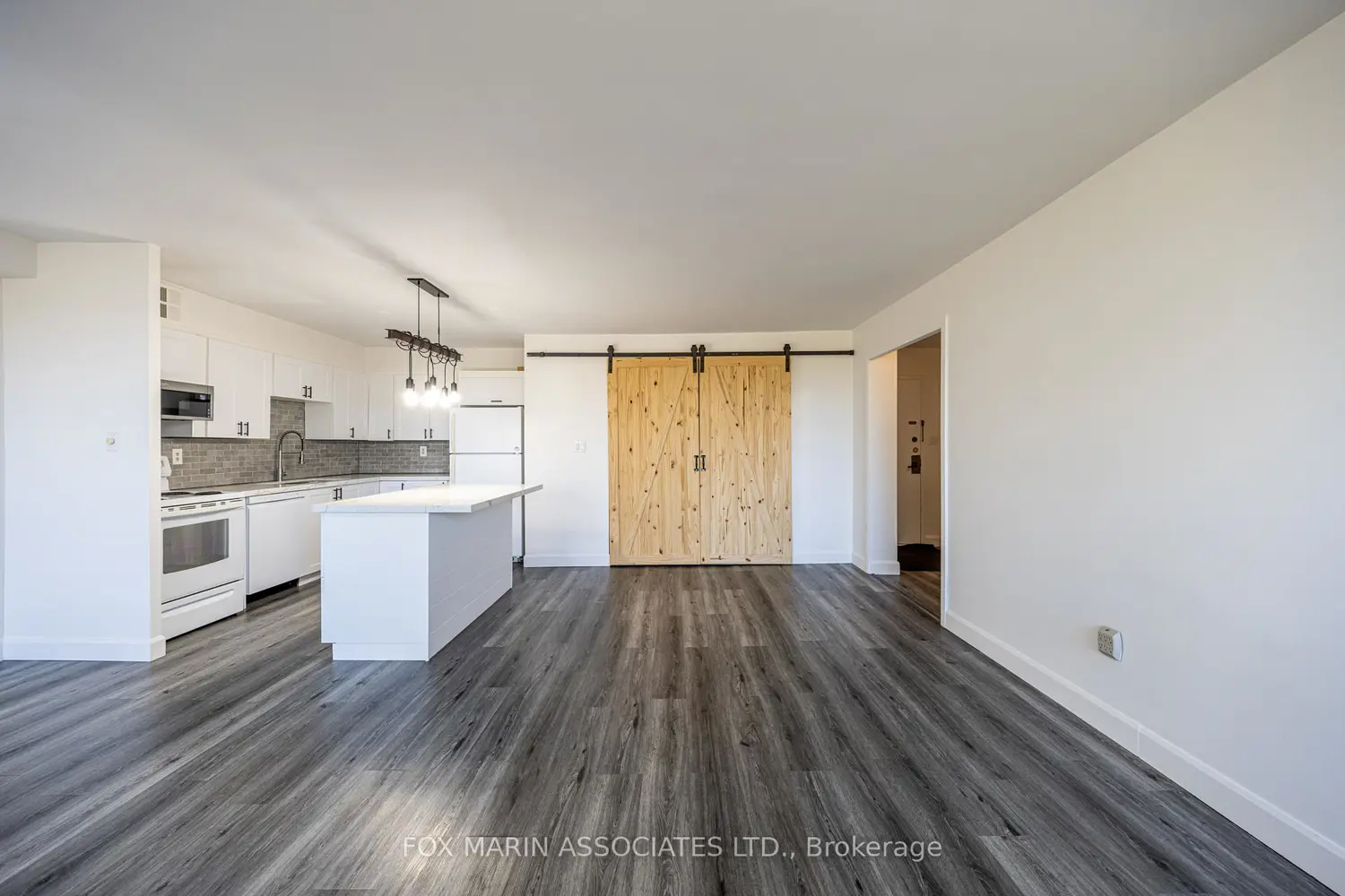 Additional image 10 of 20 Edgecliff Golfway 312