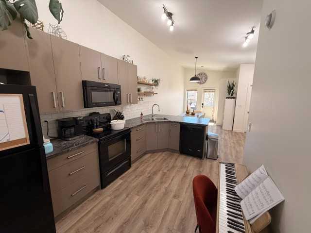 Additional image 5 of B 3809 46 Street, Red Deer, AB, T4N1L7