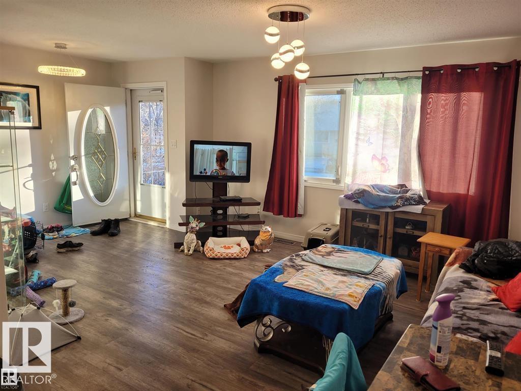 Additional image 2 of 11616 152 Avenue NW, Edmonton, AB, T5X1C7