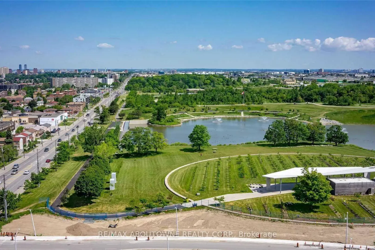 Additional image 18 of 50 George Butchart Drive 814