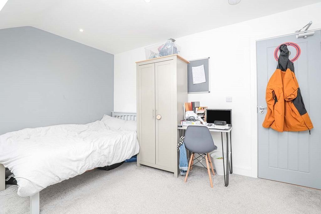 Additional image 8 of 7 bed shared accommodation to rentTelephone Road, Southsea, Hampshire PO4