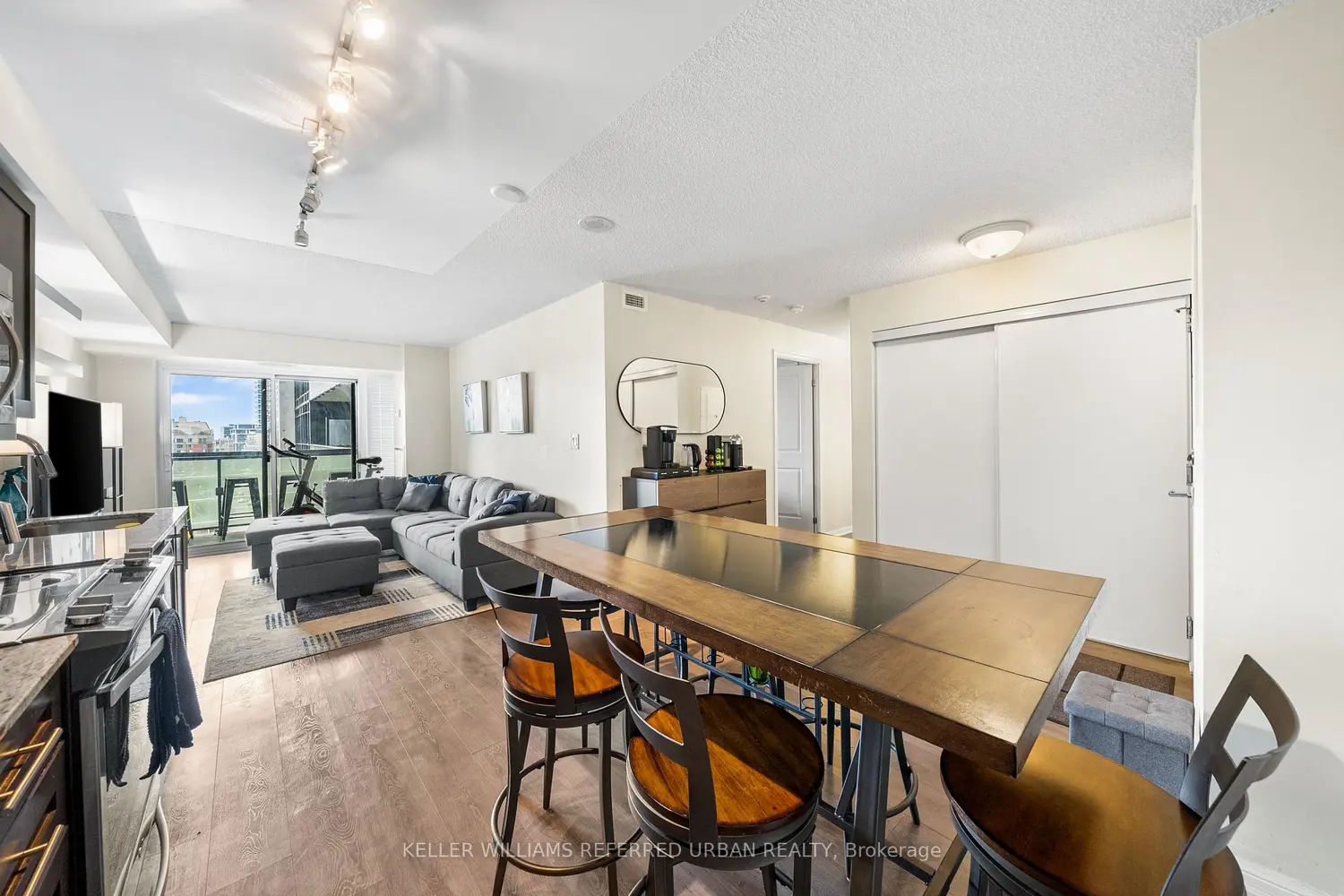 Additional image 4 of 400 Adelaide Street 1022