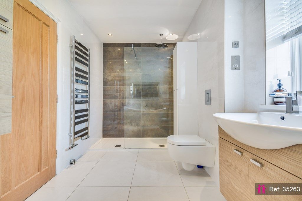 Additional image 10 of 5 bed detached house to rentRoundwood Avenue, Brentwood CM13