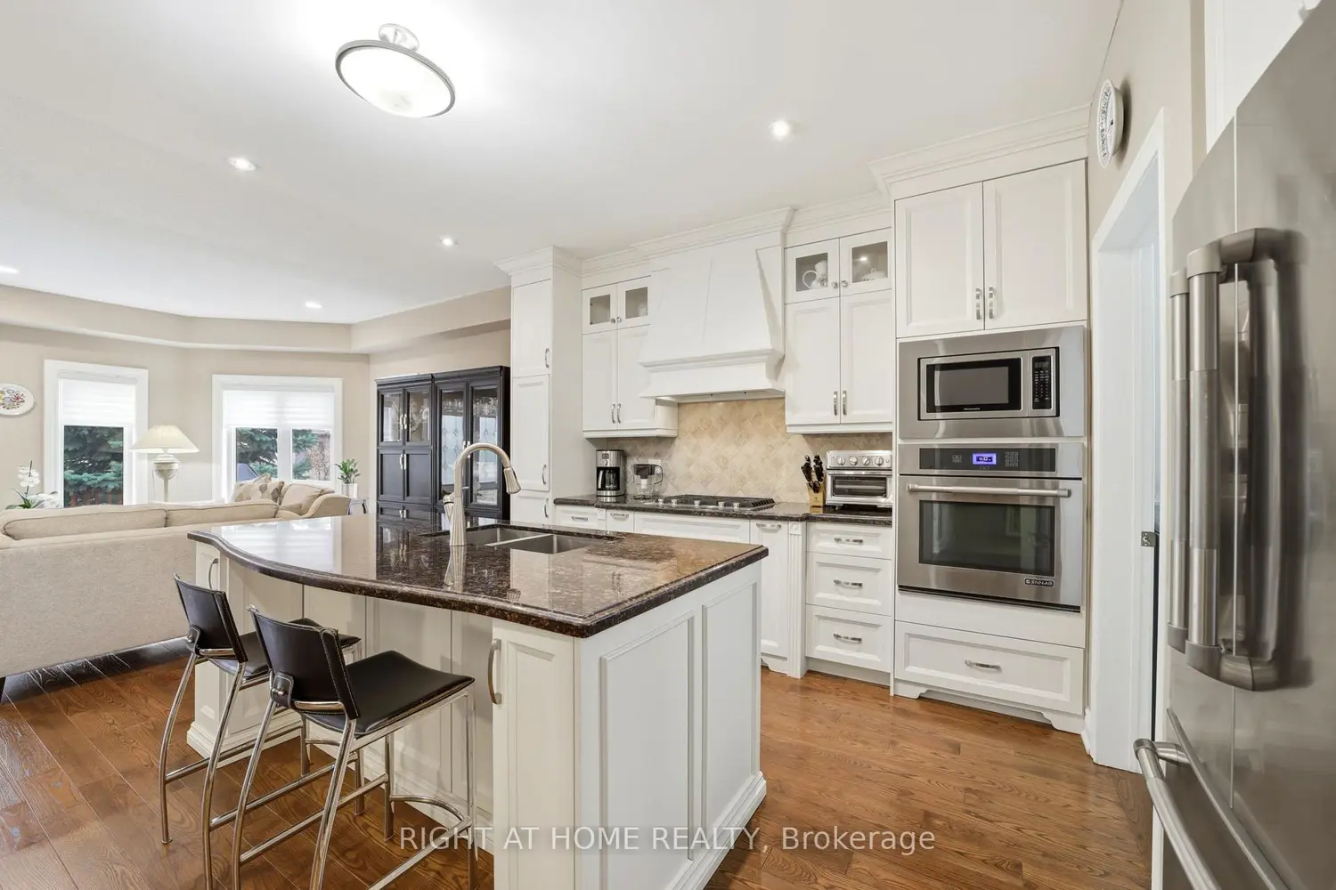 Additional image 6 of 2121 Pinevalley Crescent