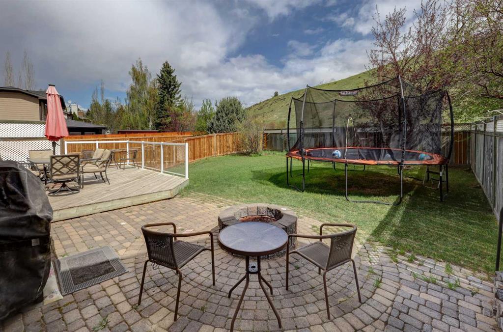 Additional image 3 of 36 Hawksley Crescent NW, Calgary, AB, T3G 3B9