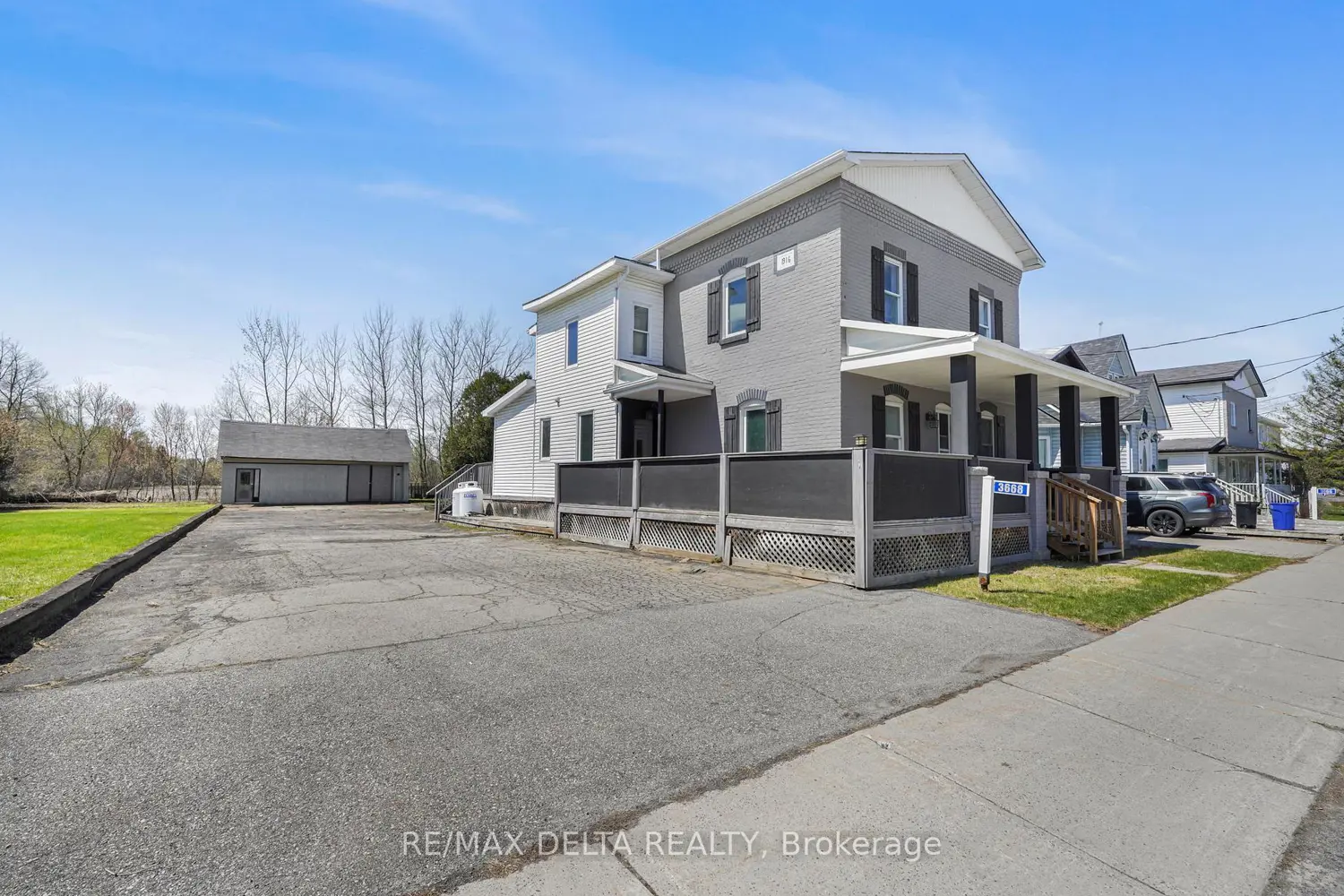 3668 Champlain Street photo 2