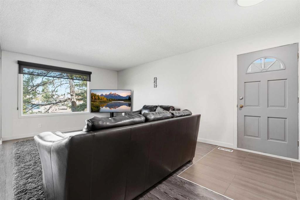Additional image 6 of 1420 Marlyn Way NE, Calgary, AB, T2A 3K1