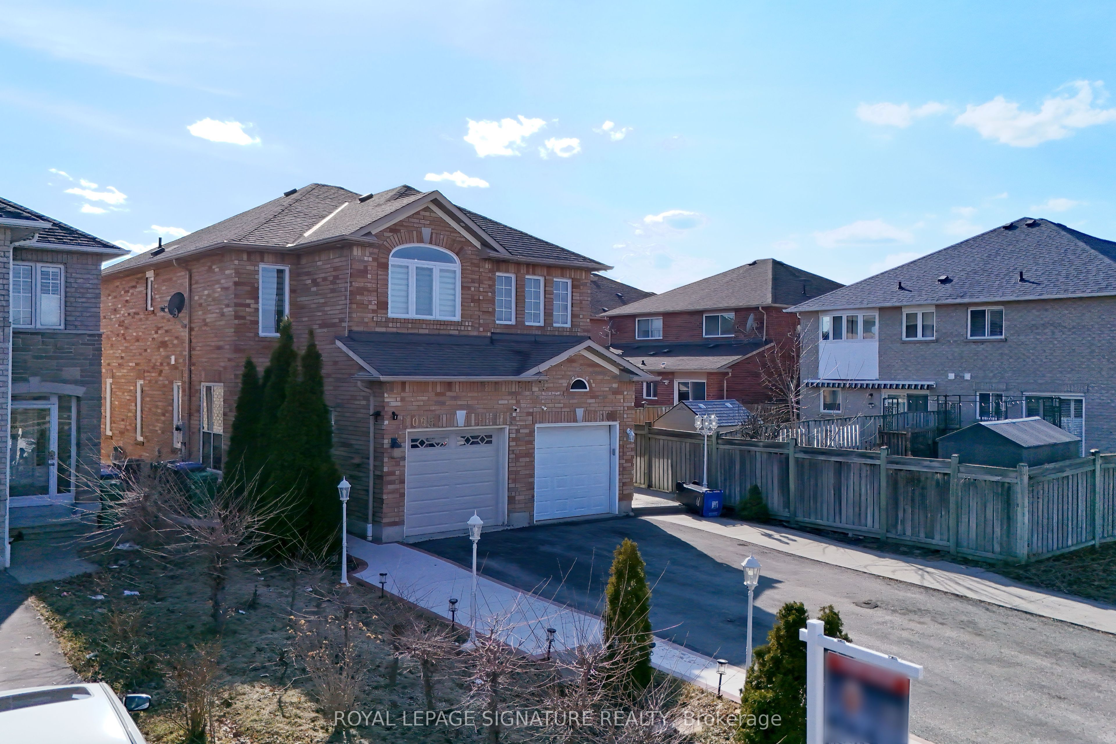 Additional image 2 of 1066 Foxglove Place, Mississauga, ON, L5V 2N5