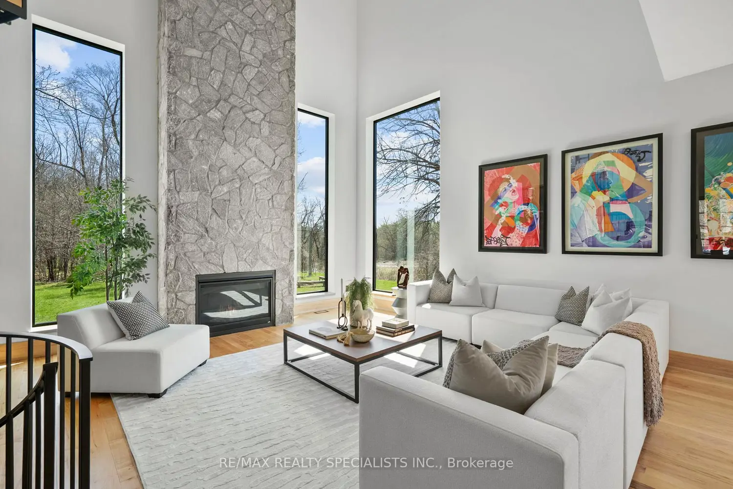 2977 Bovaird Drive photo 2