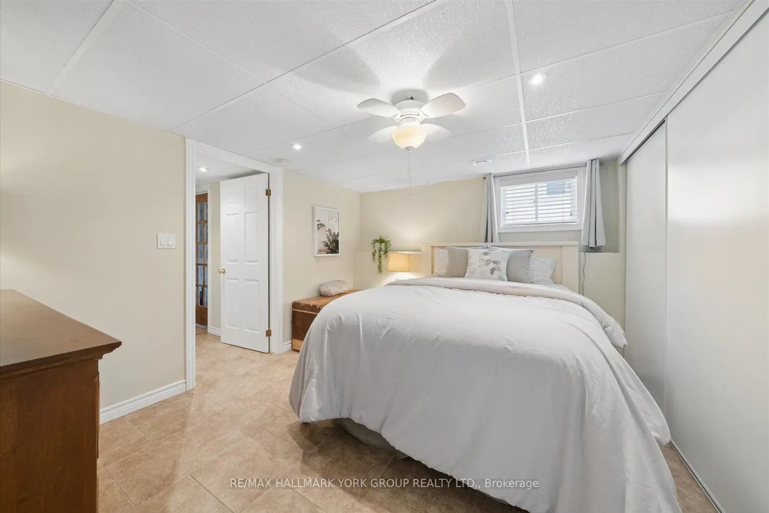 168 Irving Drive photo 4
