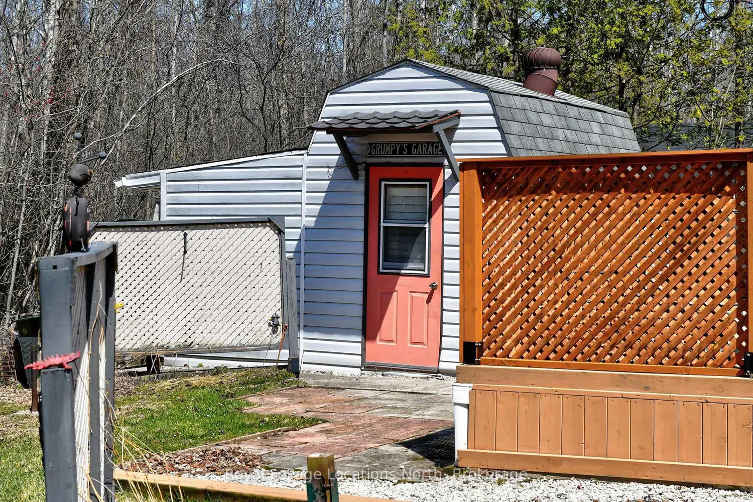 18 Prince Charles Avenue photo 3