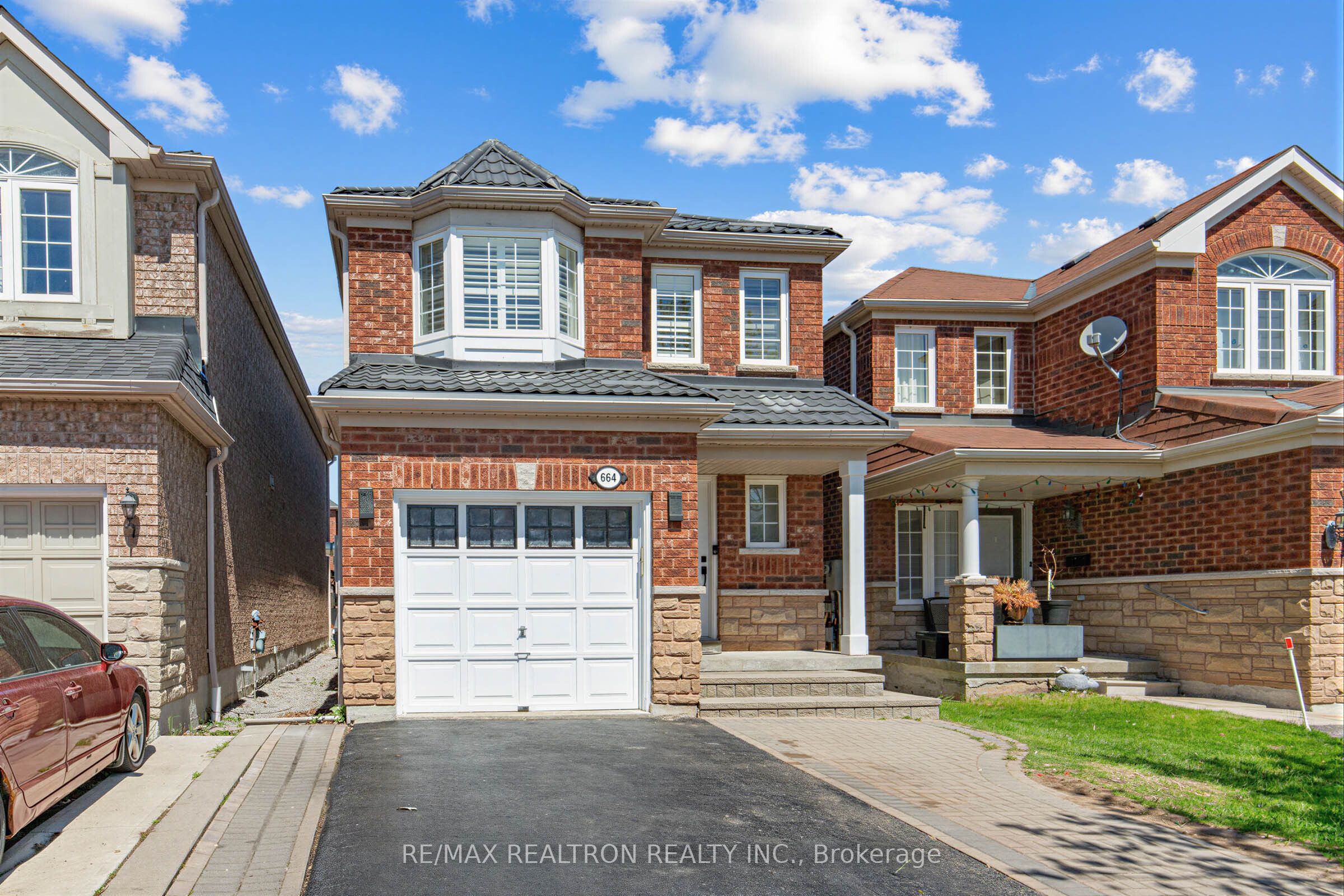 Additional image 3 of 664 Sunbird Trail, Pickering, ON, L1X 2X6