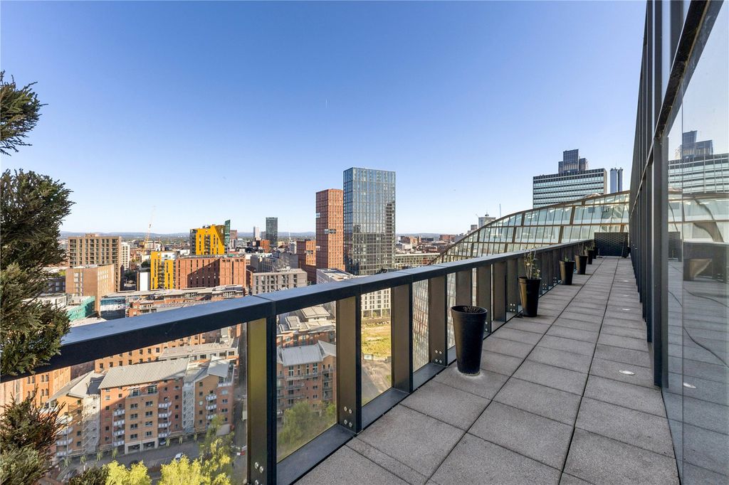 Additional image 2 of 3 bed flat to rentAspin Lane, Manchester, Greater Manchester M4