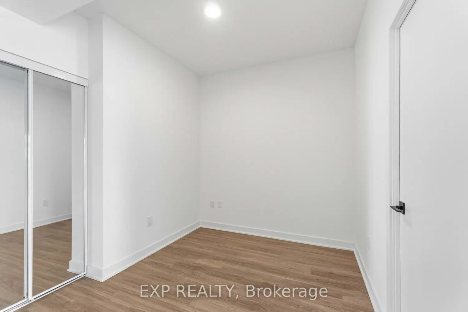 Additional image 4 of 2782 Barton Street 1402