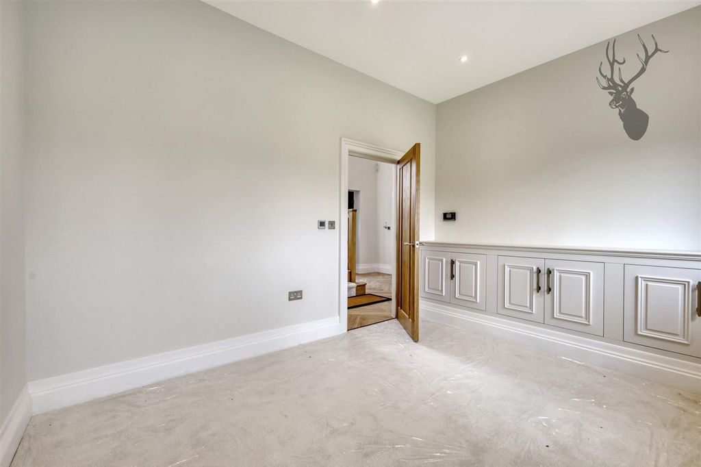 Additional image 17 of 4 bed detached house to rentMott Street, Loughton IG10