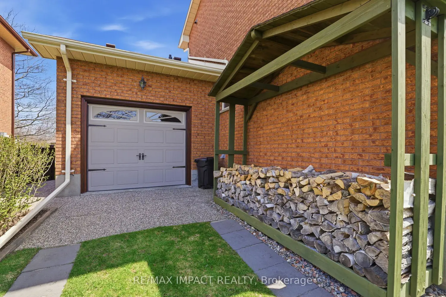 5670 Main Street photo 2