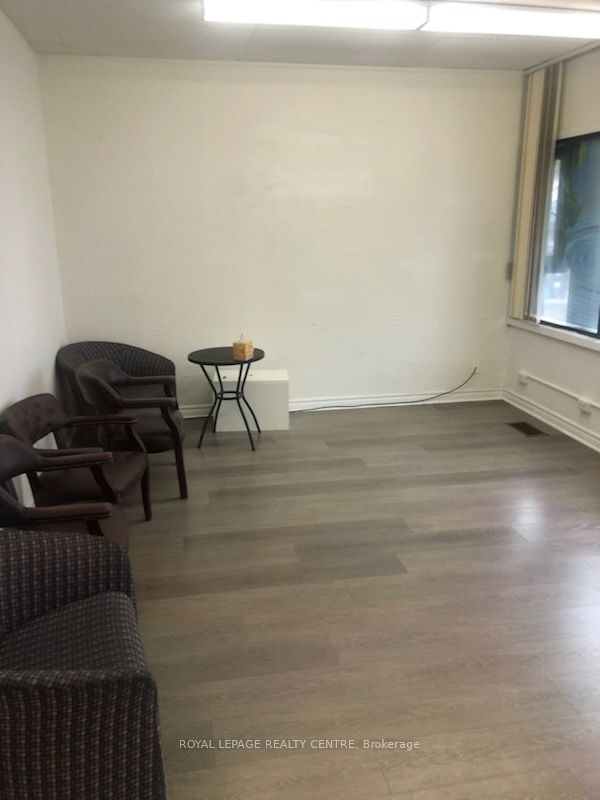 Additional image 4 of 206-106 Lakeshore Road E, Mississauga, ON, L5G 1E3