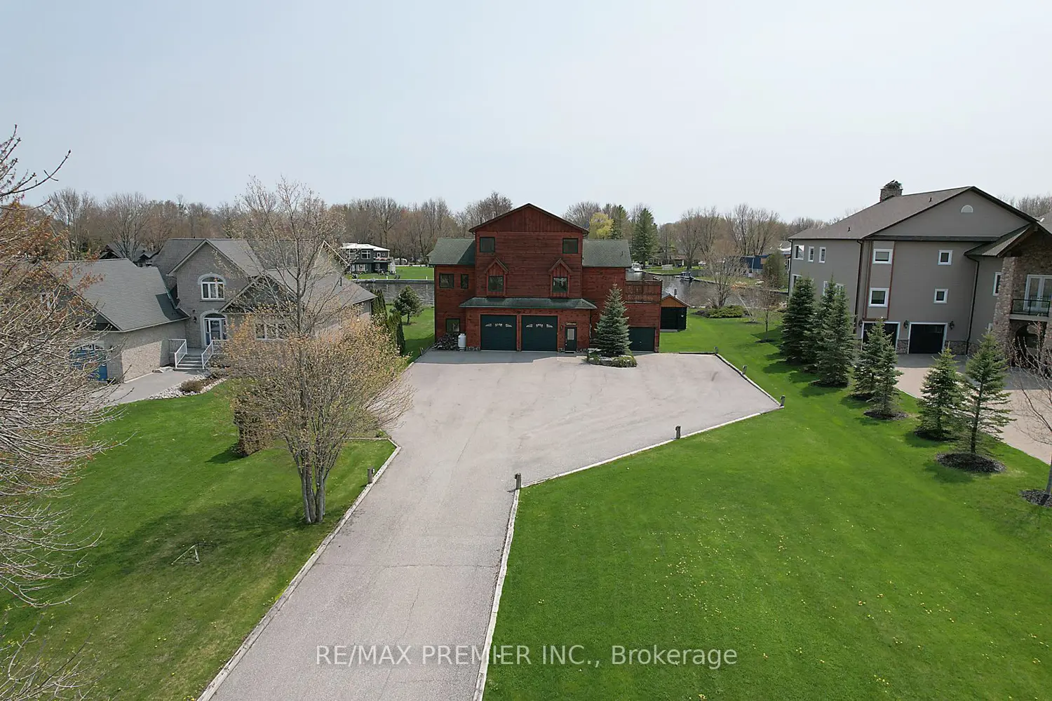 31 Paradise Boulevard photo 3
