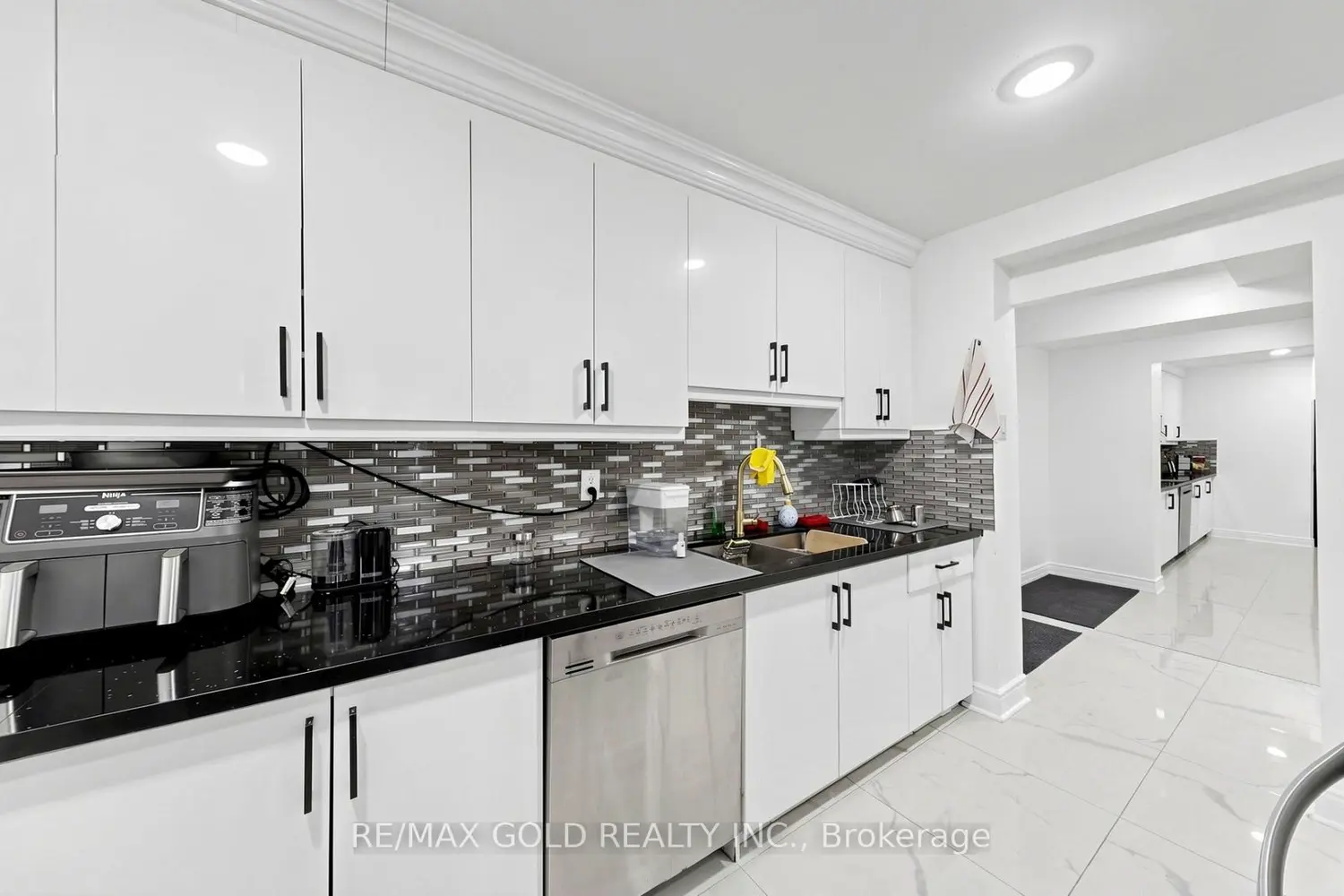 Additional image 10 of 2825 Islington Avenue 102
