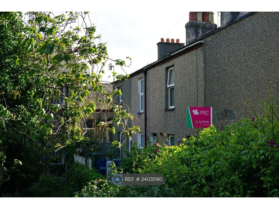 3 bed terraced house to rentThe Crescent, Bangor LL57