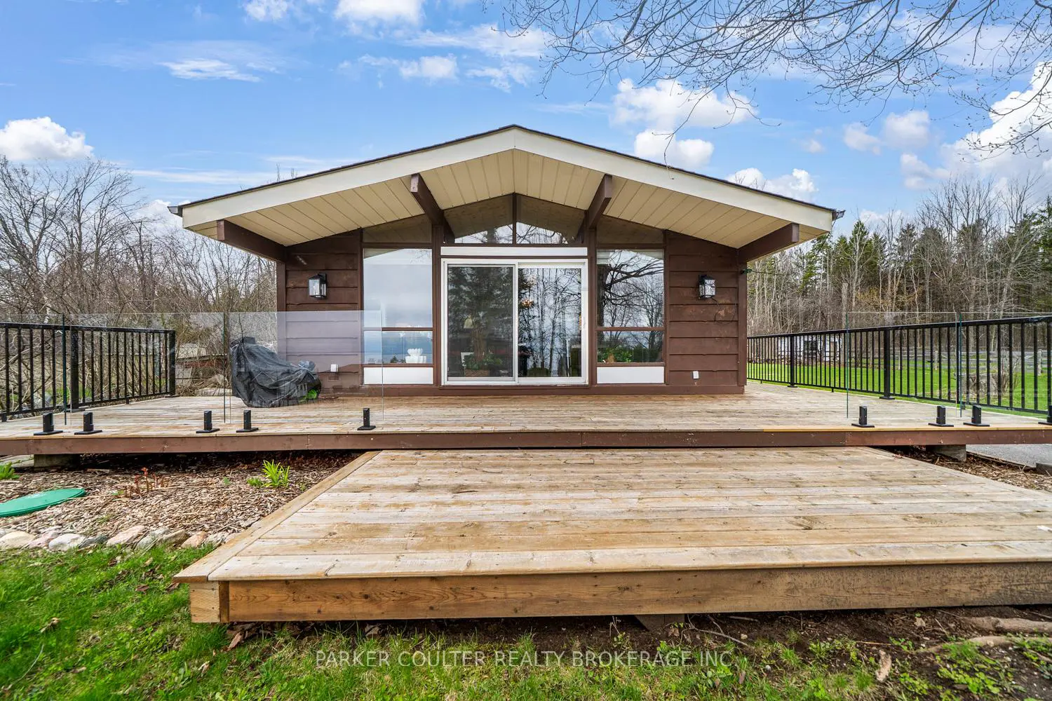 2238 Lakeshore Road photo 3