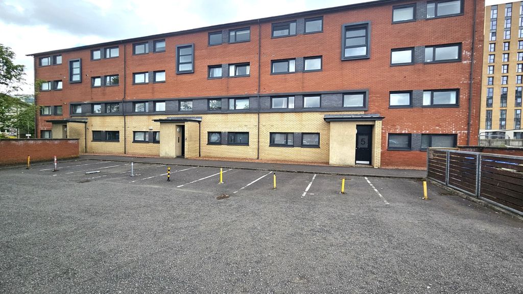 2 bed flat to rentCouper Street, Glasgow G4