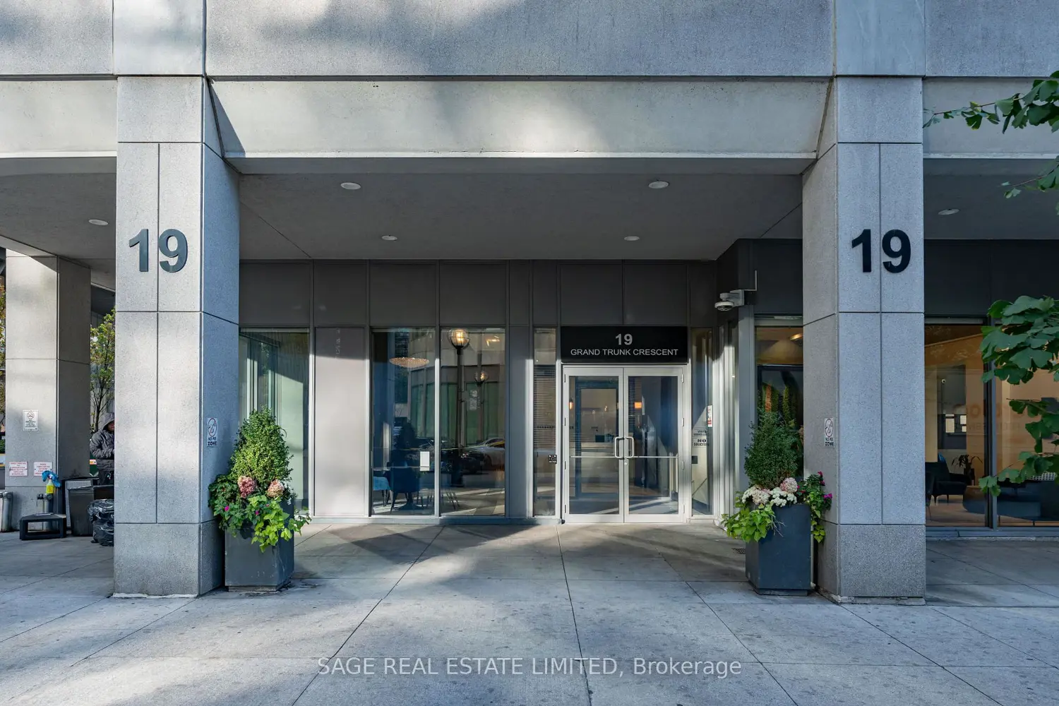 Additional image 18 of 19 Grand Trunk Crescent 3712