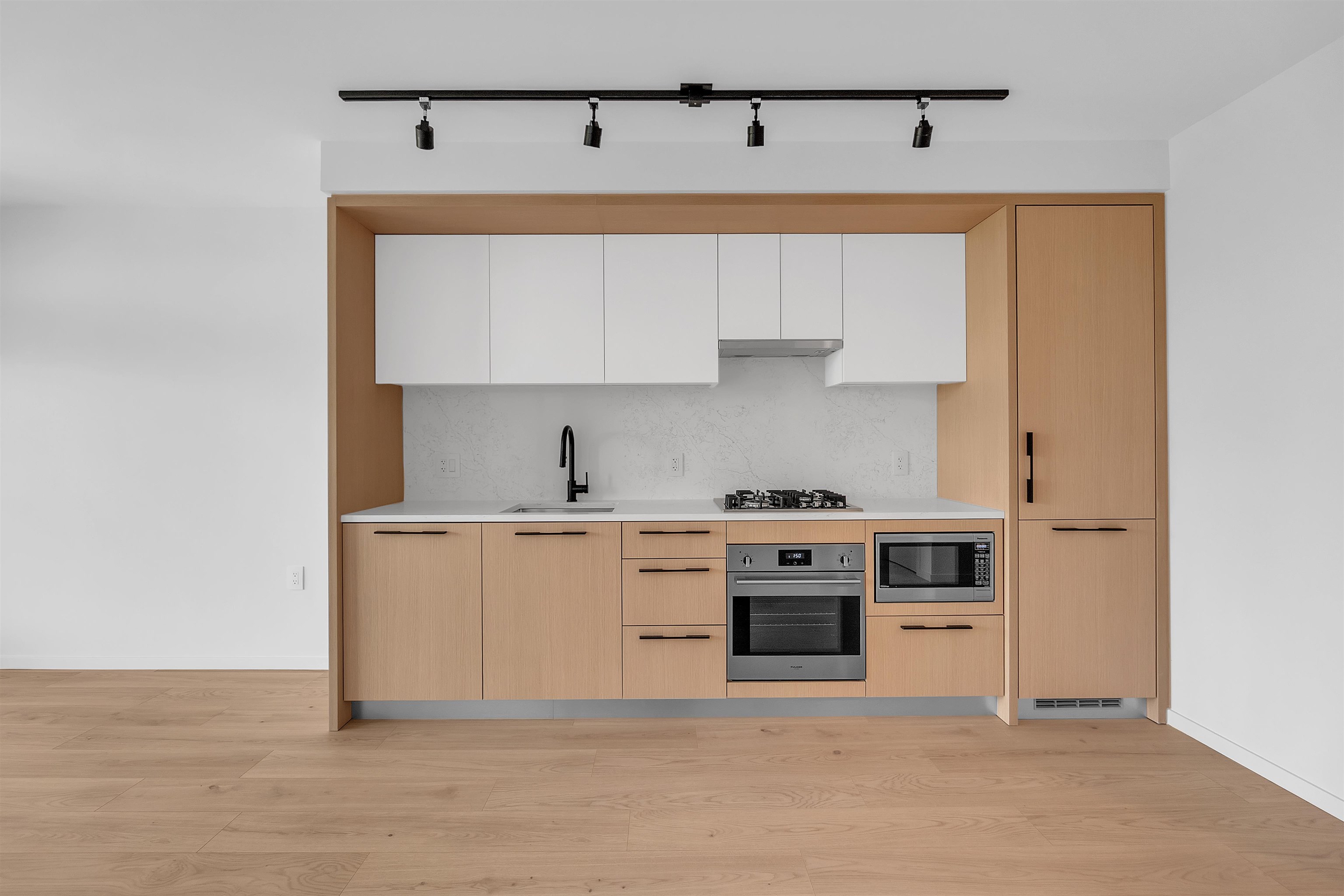 Additional image 2 of 7XX-2729 Kingsway , Vancouver, BC, V5R 0M6