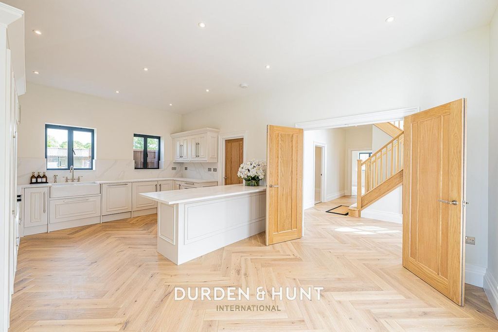 Additional image 5 of 4 bed detached house to rentMott Street, Loughton IG10
