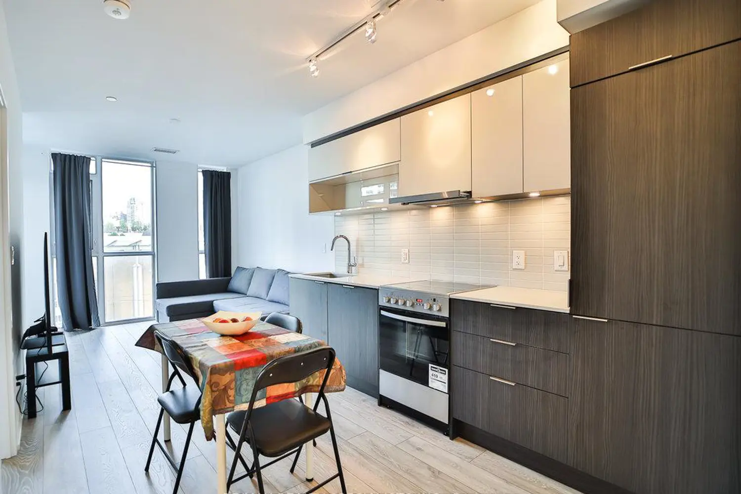 159 Wellesley Street 404