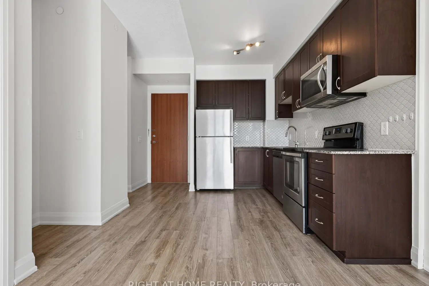 Additional image 7 of 2800 Keele Street 518