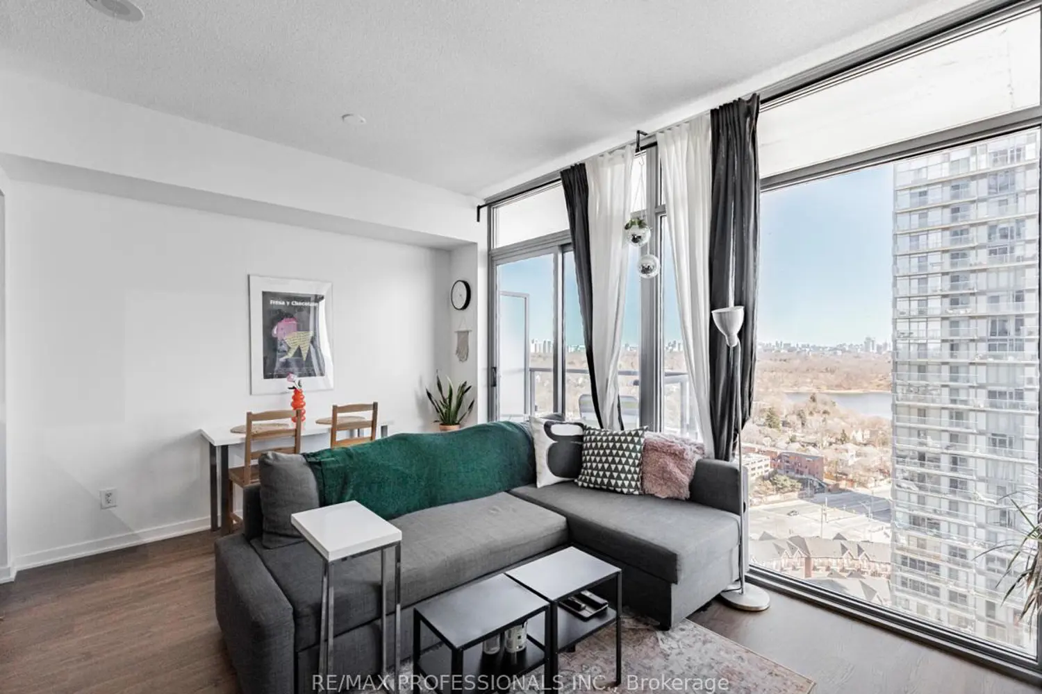 Additional image 7 of 105 The Queensway 2113