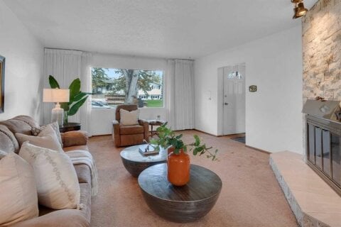Additional image 8 of 1031 Thorneycroft Drive NW, Calgary, AB, T2K 3K7