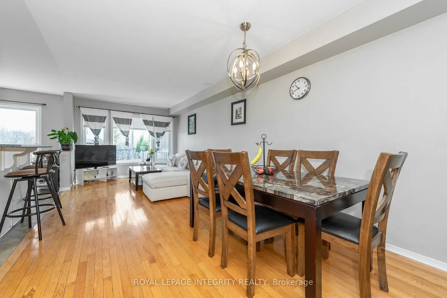 915 Schooner Crescent photo 3