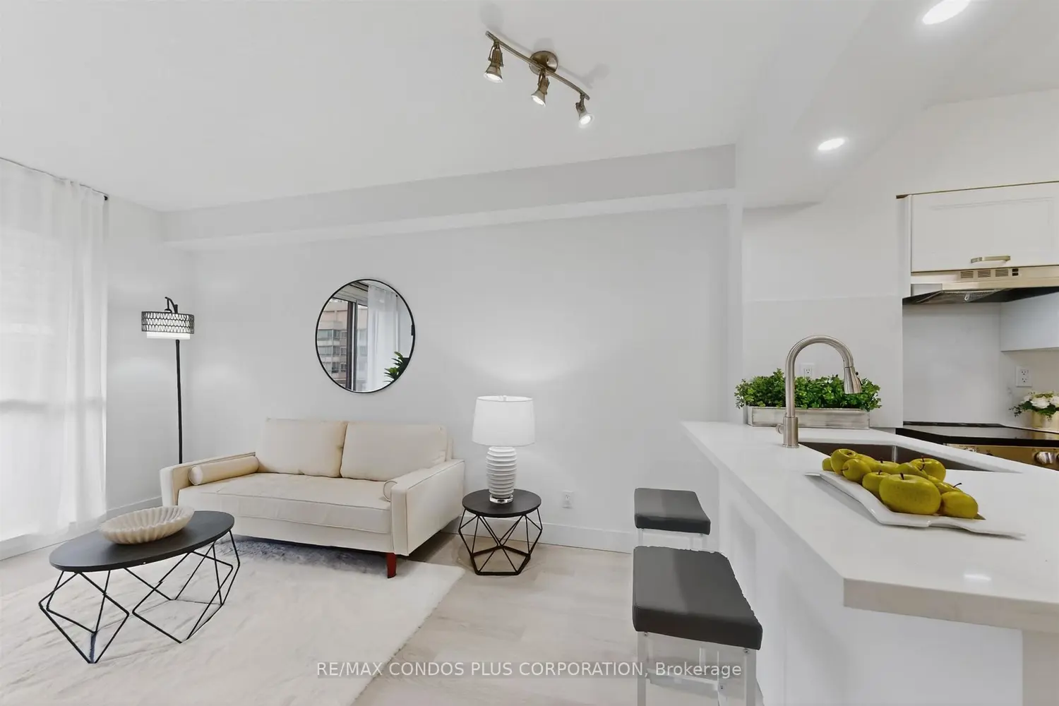 Additional image 9 of 736 Bay Street 1601