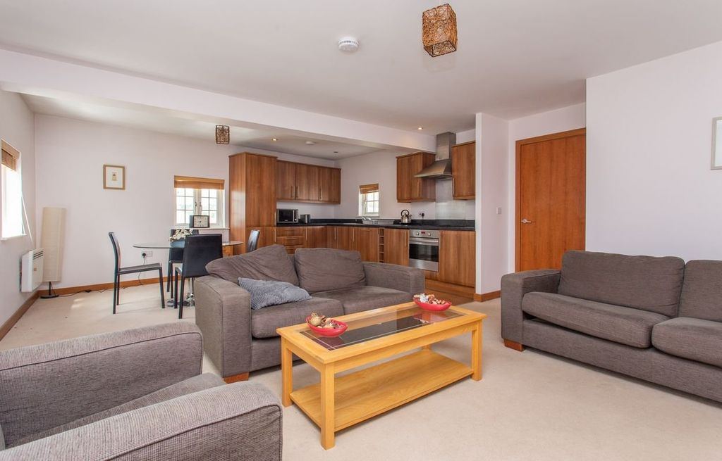Additional image 5 of 2 bed flat to rentWeir Court, Barton Mill Road, Canterbury, Kent CT1