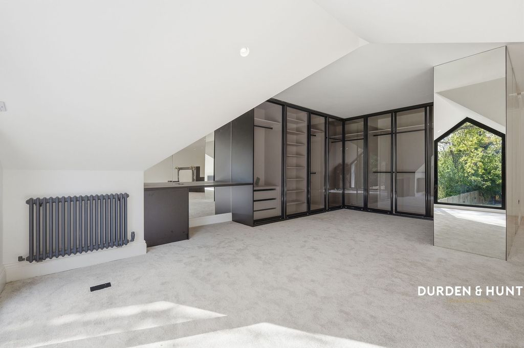 Additional image 12 of 4 bed detached bungalow to rentTomswood Road, Chigwell IG7