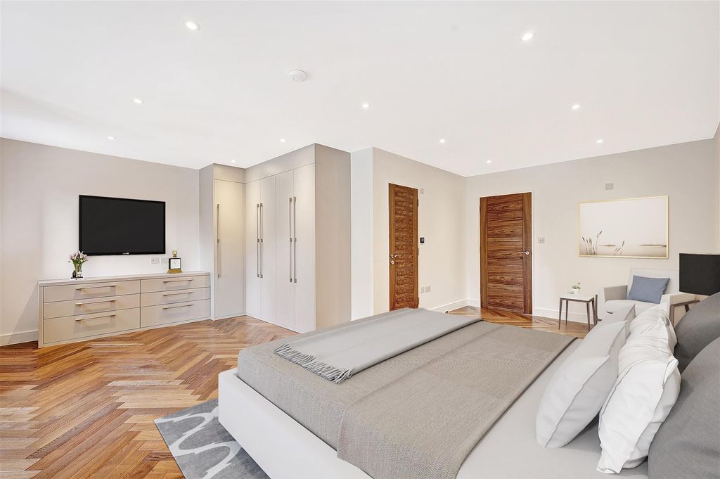 Additional image 11 of 3 bed flat to rentManor Road, Chigwell IG7