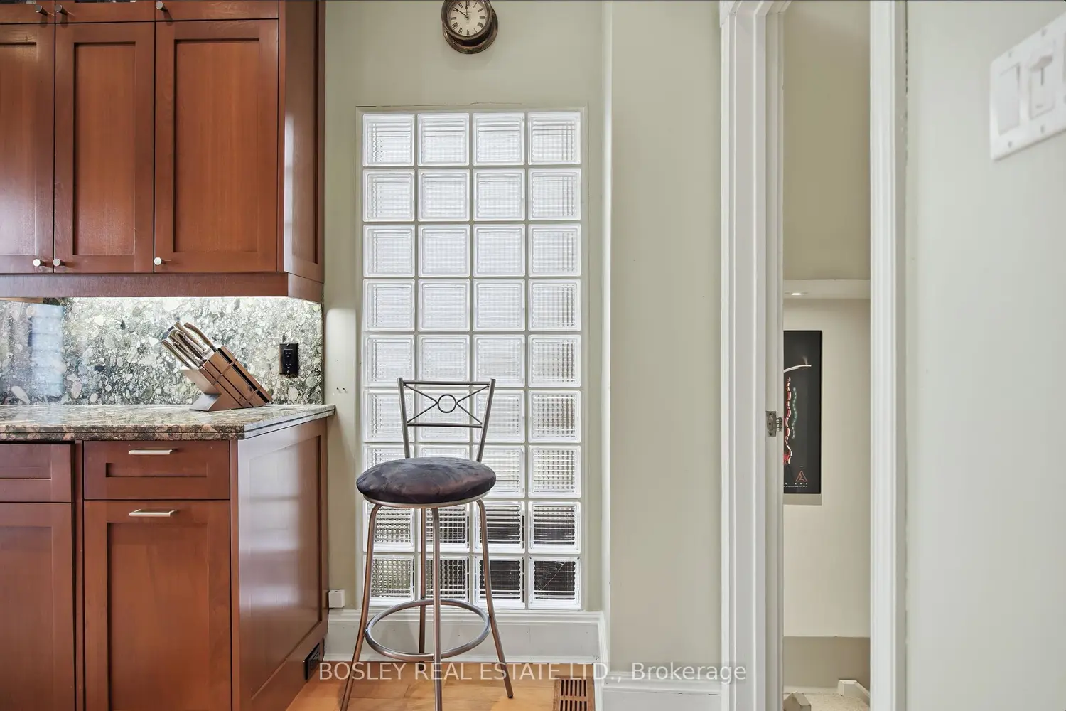 Additional image 10 of 438 Wellesley Street