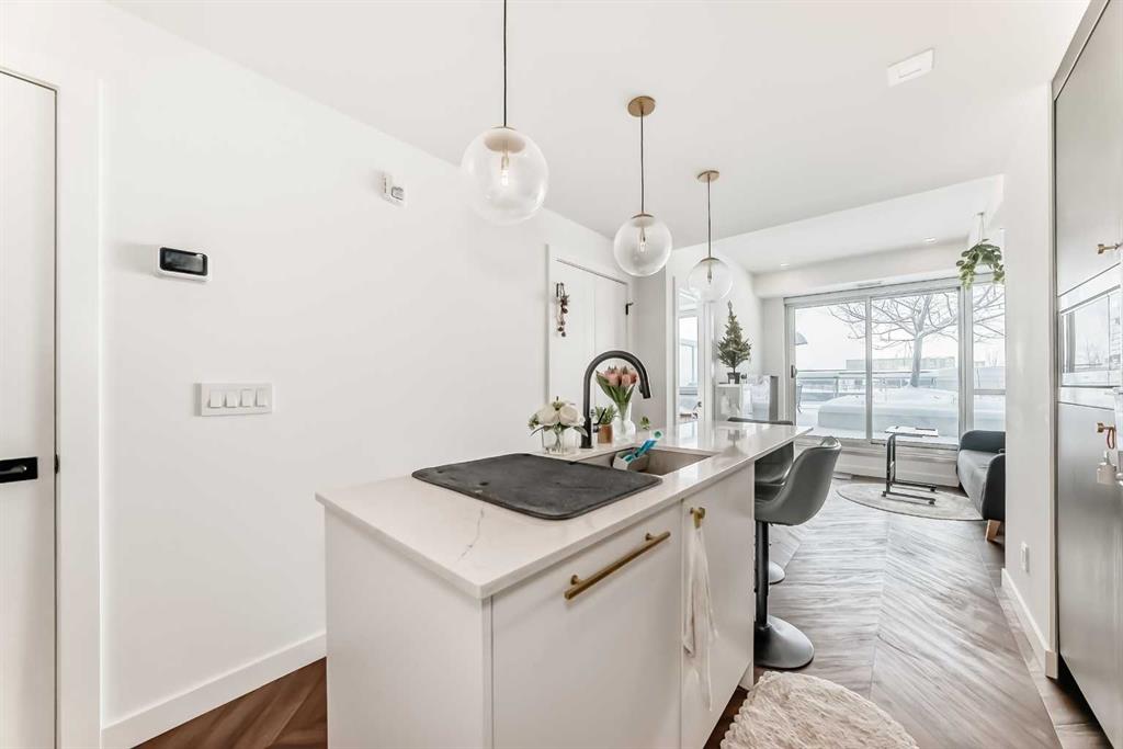 207-8505 Broadcast Avenue SW, Calgary, AB, T3H 6B5