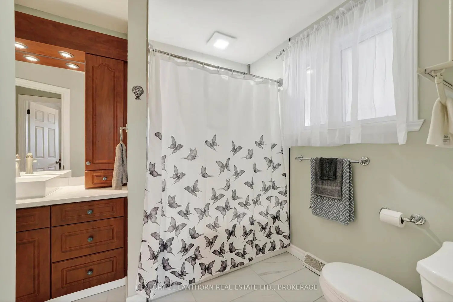 Additional image 8 of 417 Beach Avenue