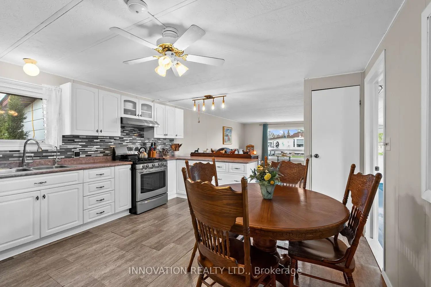 21 Evergreen Lane photo 5