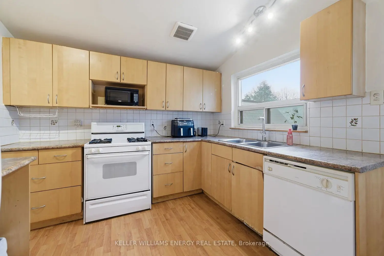 Additional image 4 of 42 Oakley Boulevard