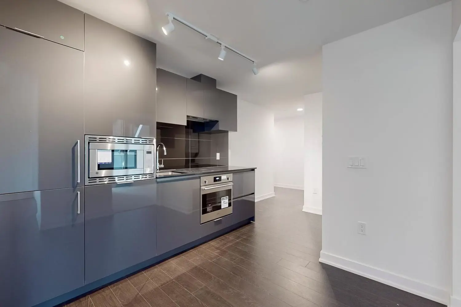 Additional image 6 of 230 Simcoe Street 2212
