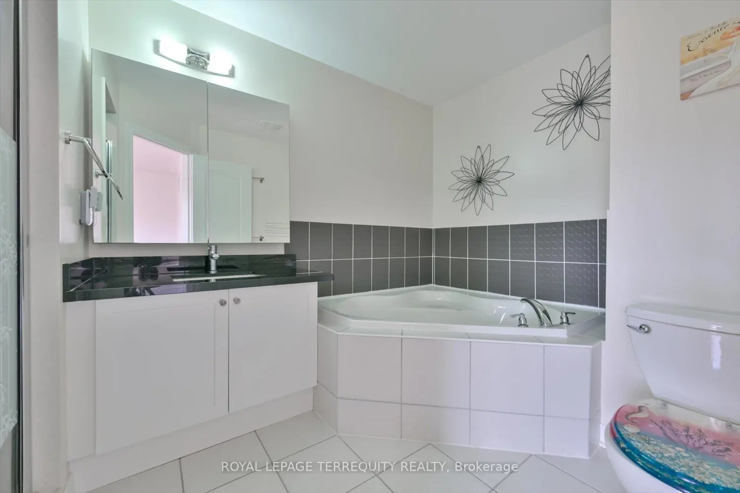 Additional image 11 of 10461 Woodbine Avenue