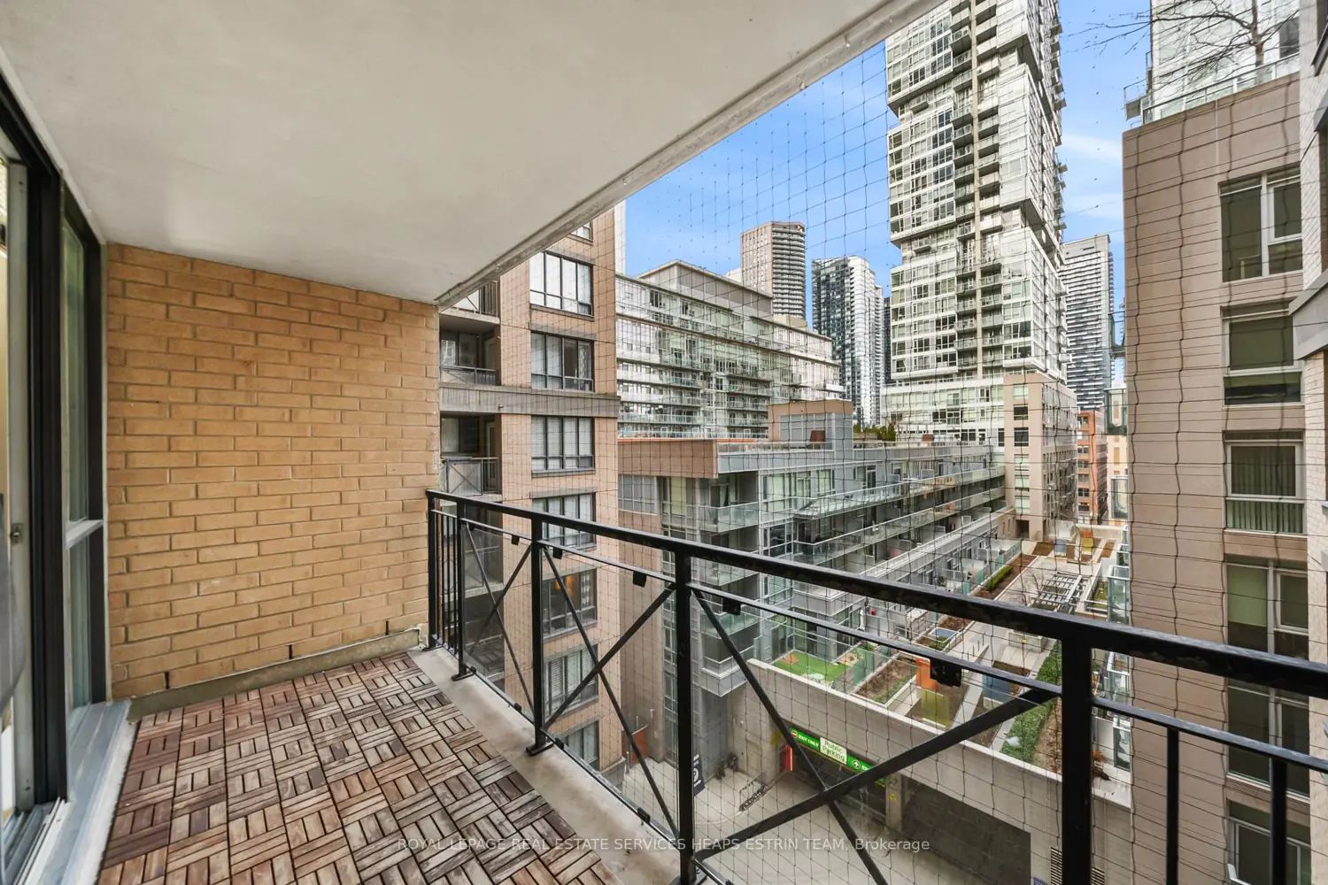 Additional image 16 of 140 Simcoe Street 702