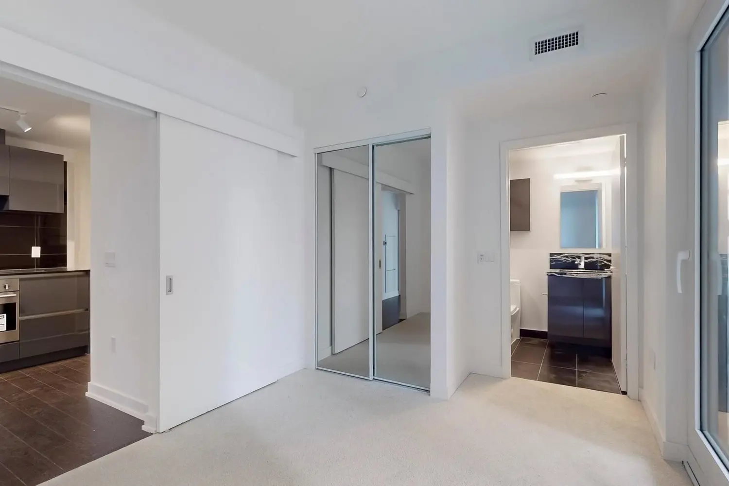 Additional image 12 of 230 Simcoe Street 2212