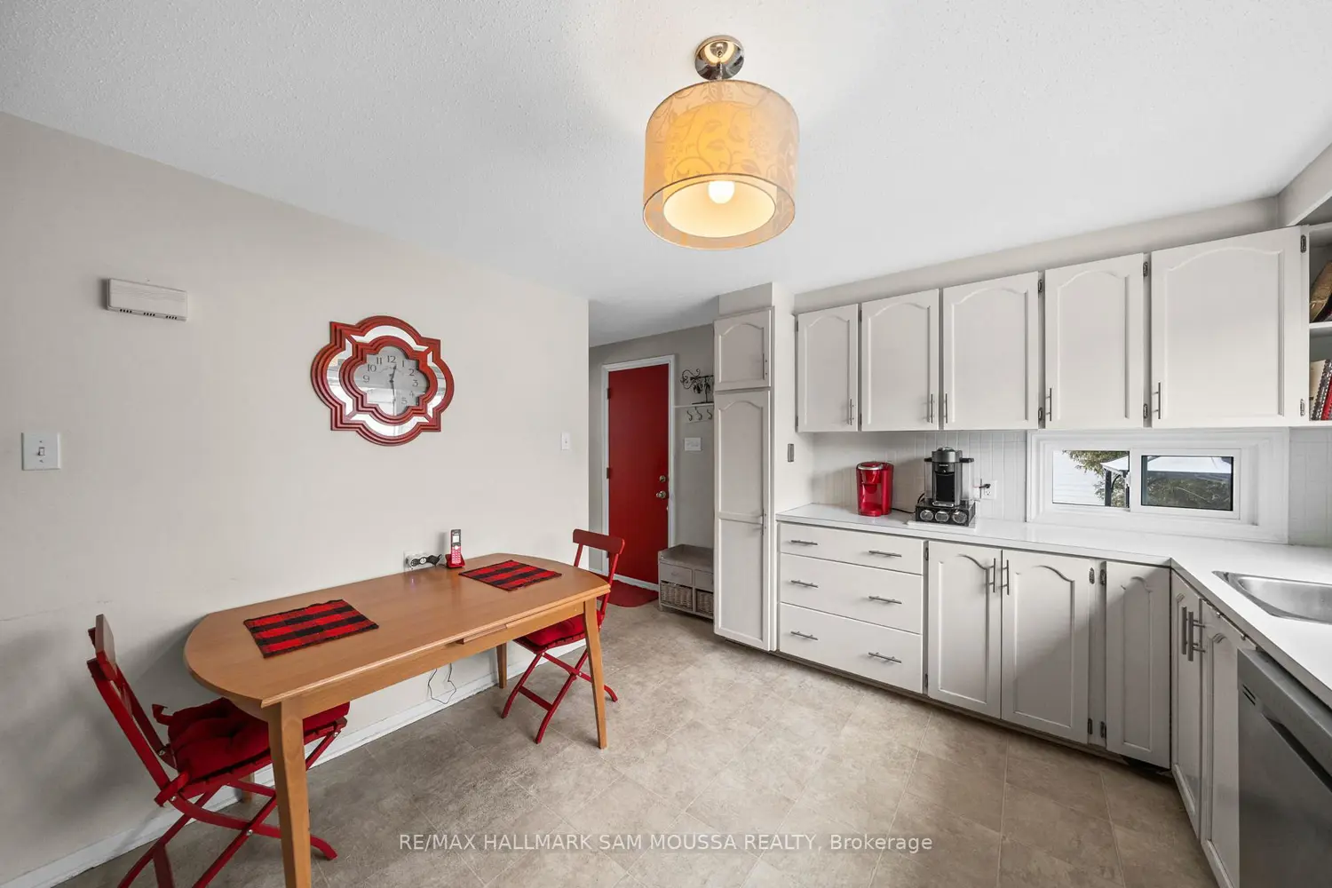46 Seymour Avenue photo 5